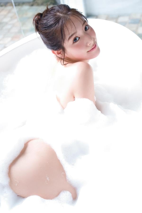 Kurea Hazuki 1st Photo Book "clarus"