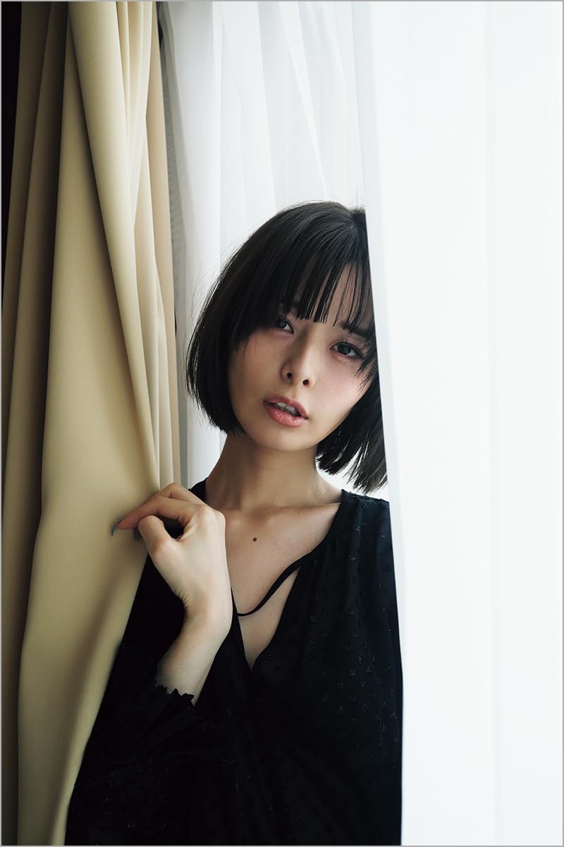 Runa Tsukino Photo Book "Tsuki ni Michite"