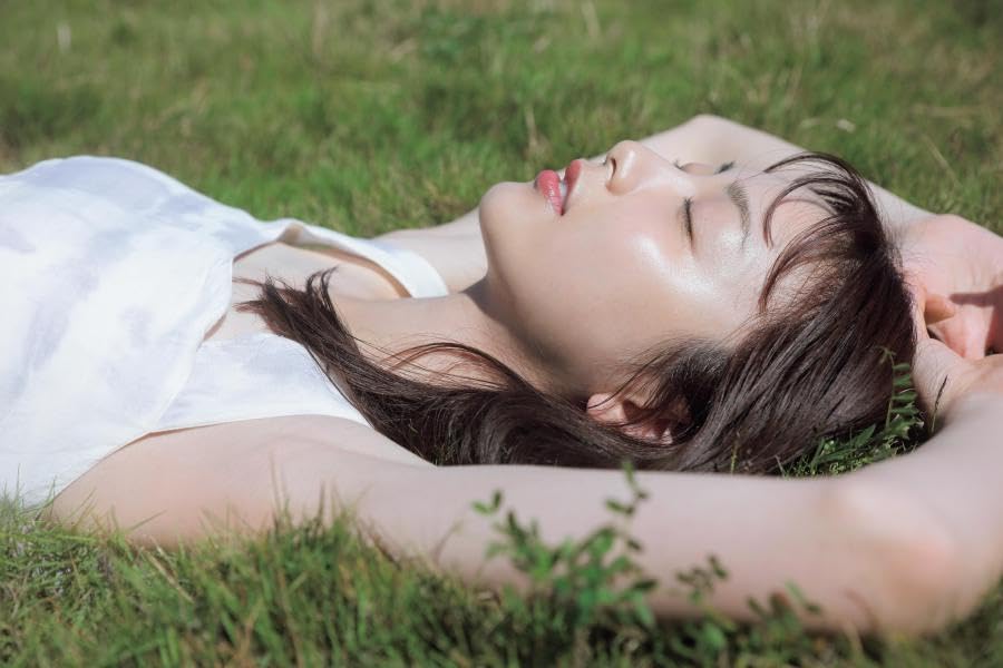 Minami Sakuma 1st Photo Book "minamikara"