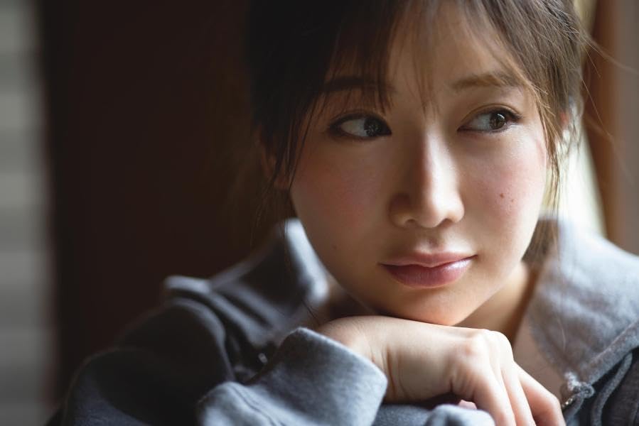 Maki Shinkai 1st Photo Book "toki ni saku"