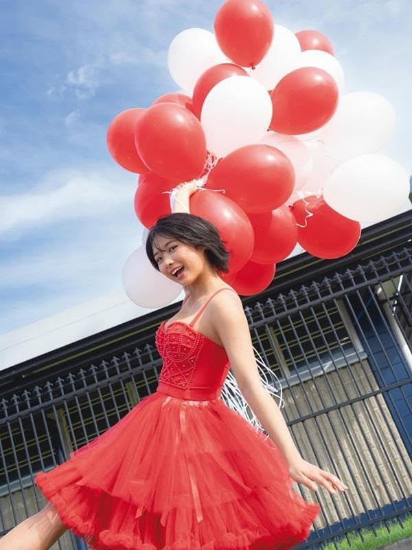 Miku Kuwajima Photo Book "SUMMER OF LOVE"