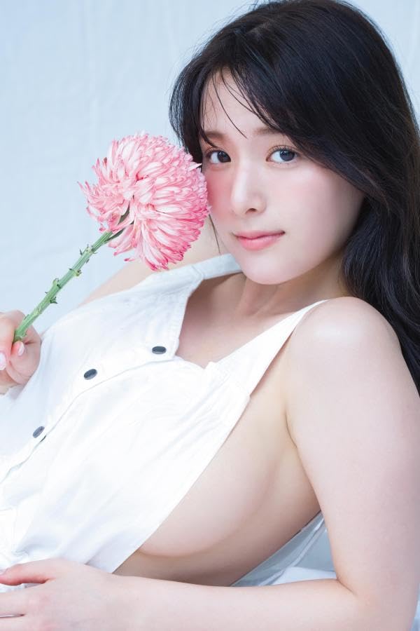 Kurea Hazuki 1st Photo Book "clarus"