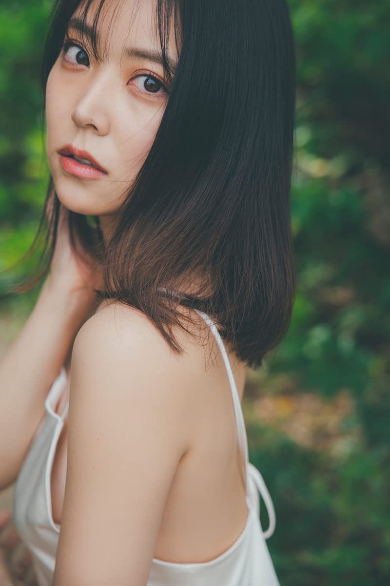 Miru Shiroma Photo Book "Aventure" / AKB48 NMB48