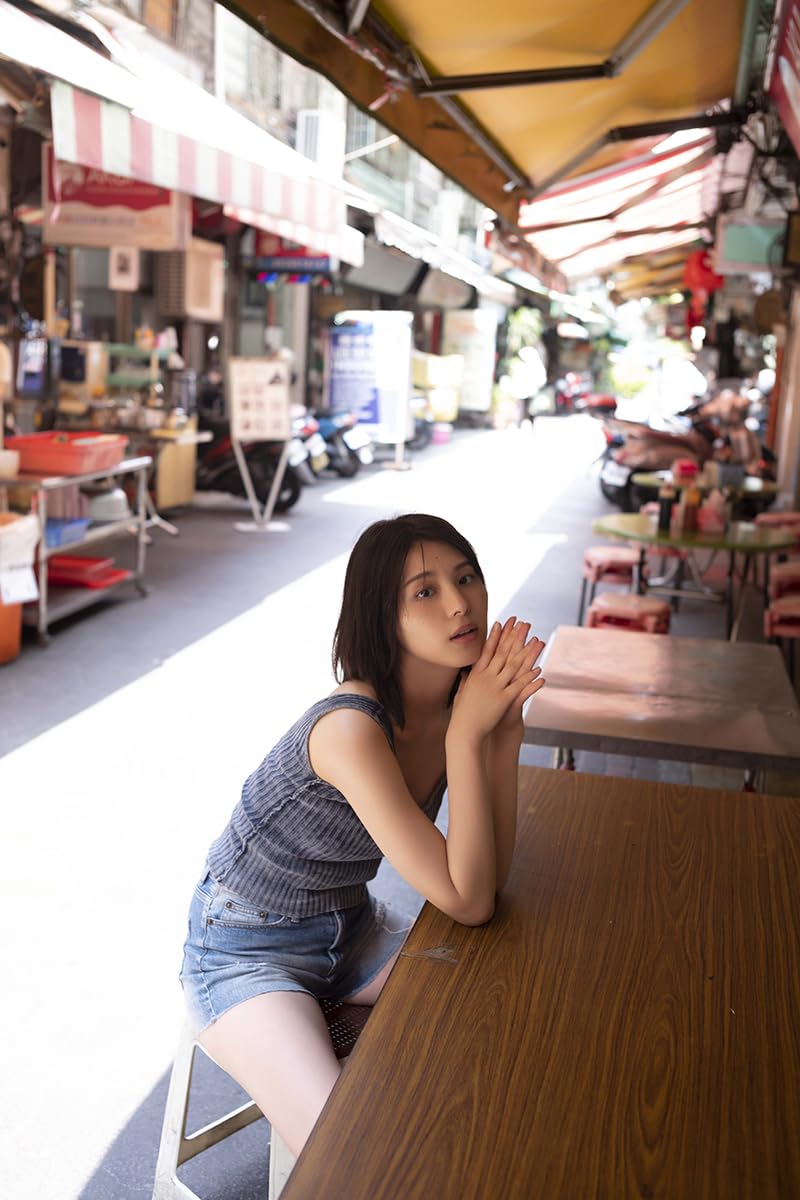Iori Sagara 1st Photo Book "Fuyumu"