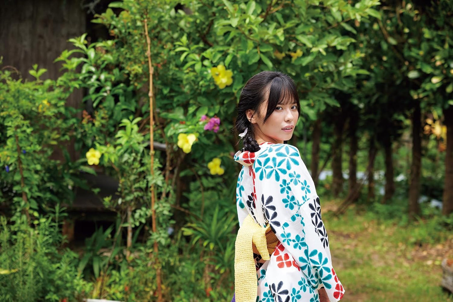 Airi Nagisa Photo Book "nagisairo ni tokeru"