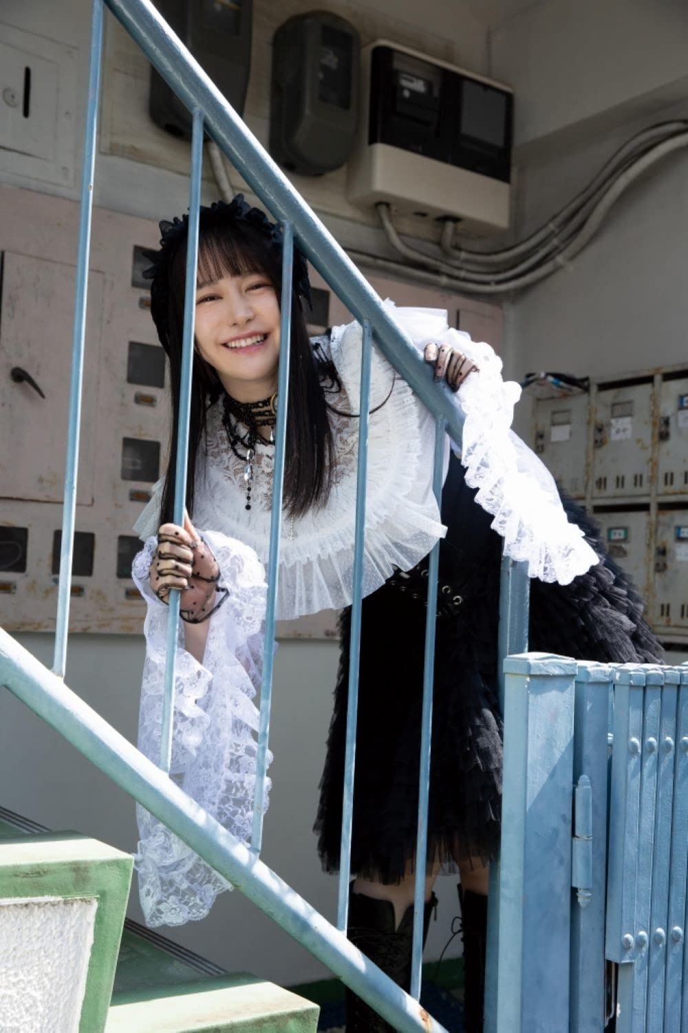 Shizuna Itoh Photo Book "NOIR GIRL LUMIÈRE"