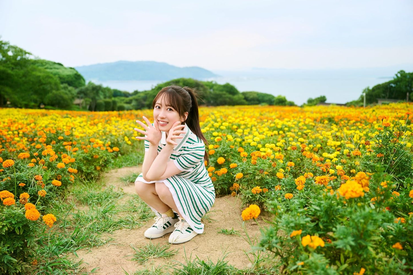 Akari Watanabe 1st Photo Book "shiawase" / HKT48