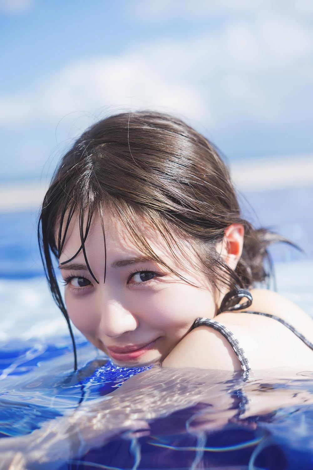 Rin Asahara 1st Photo Book "rin" / Peel the Apple