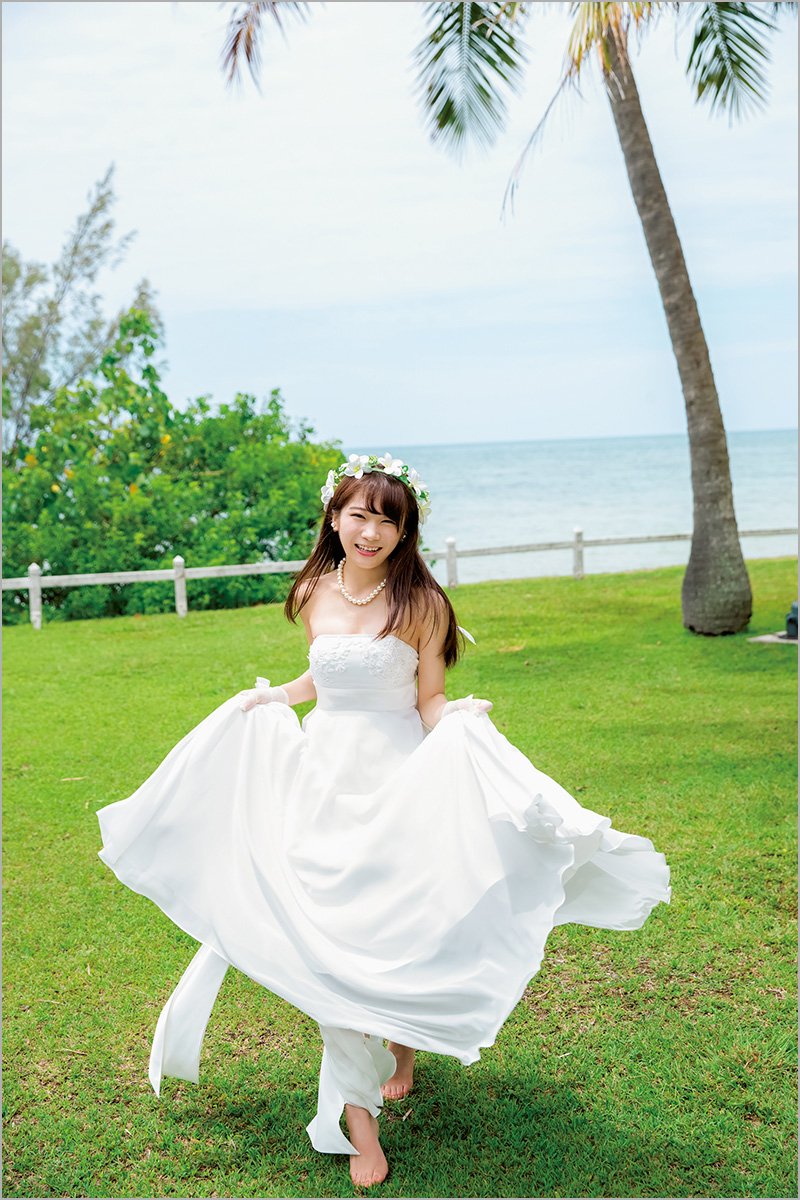 Manatsu Akimoto 1st Photo Book / Nogizaka46