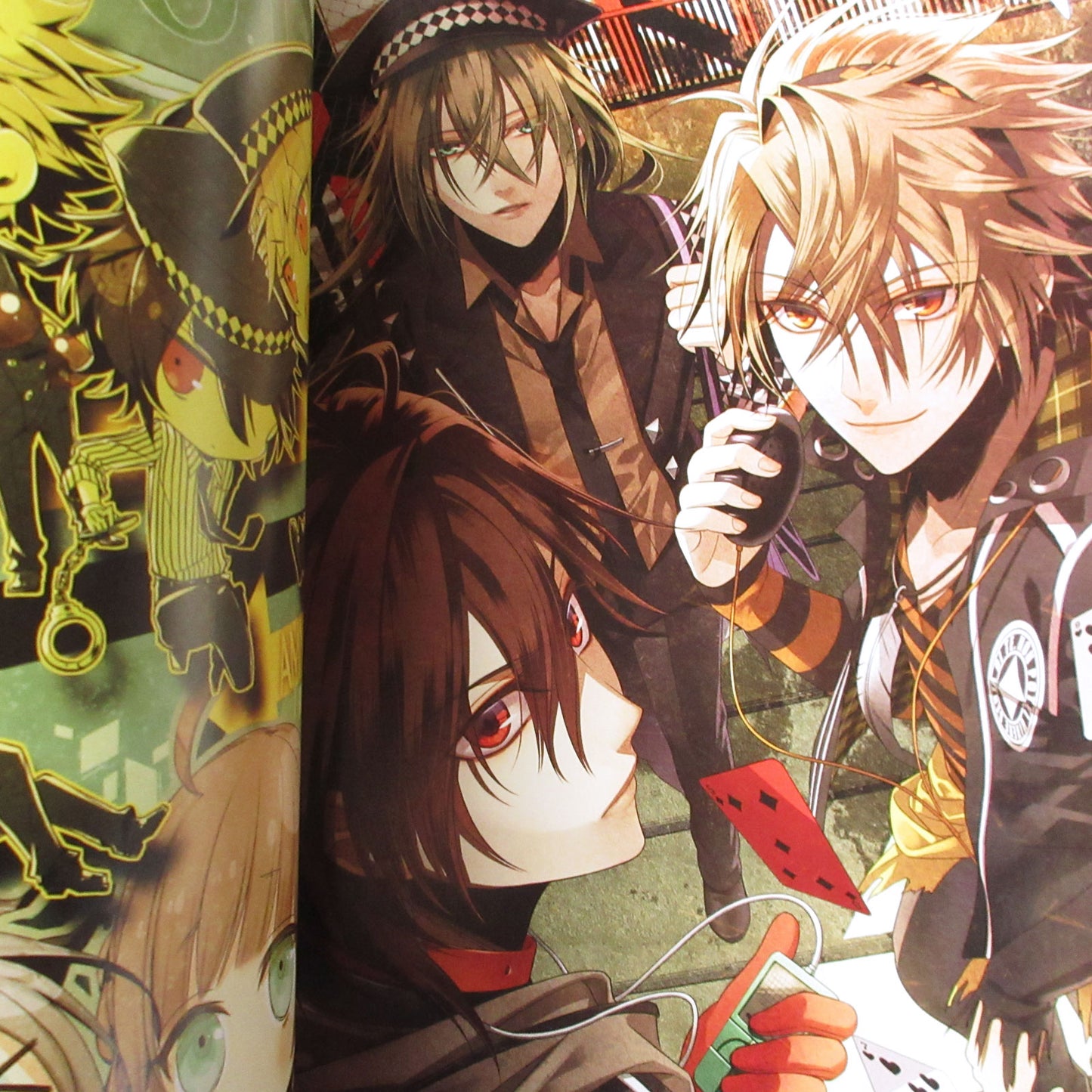Amnesia Crowd Official Visual Fan Book