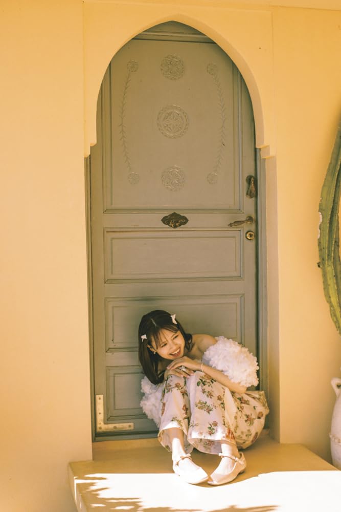 Hiyori Yoshikawa 1st Photo Book / Cho Tokimeki Sendenbu