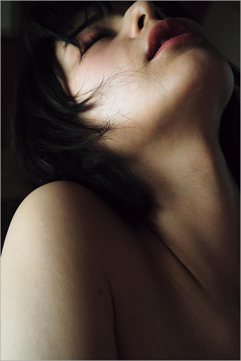 Runa Tsukino Photo Book "Tsuki ni Michite"