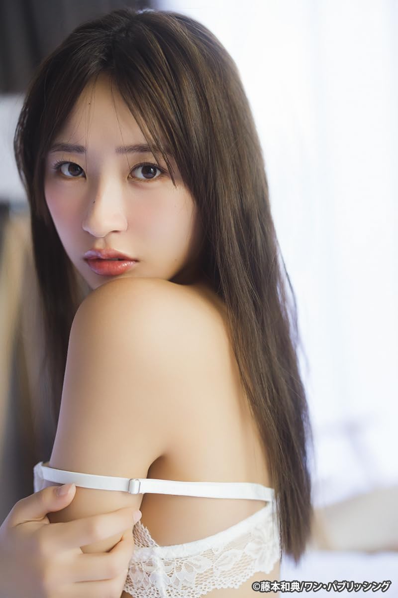 Hinata Matsumoto 1st Photo Book "choudoii"