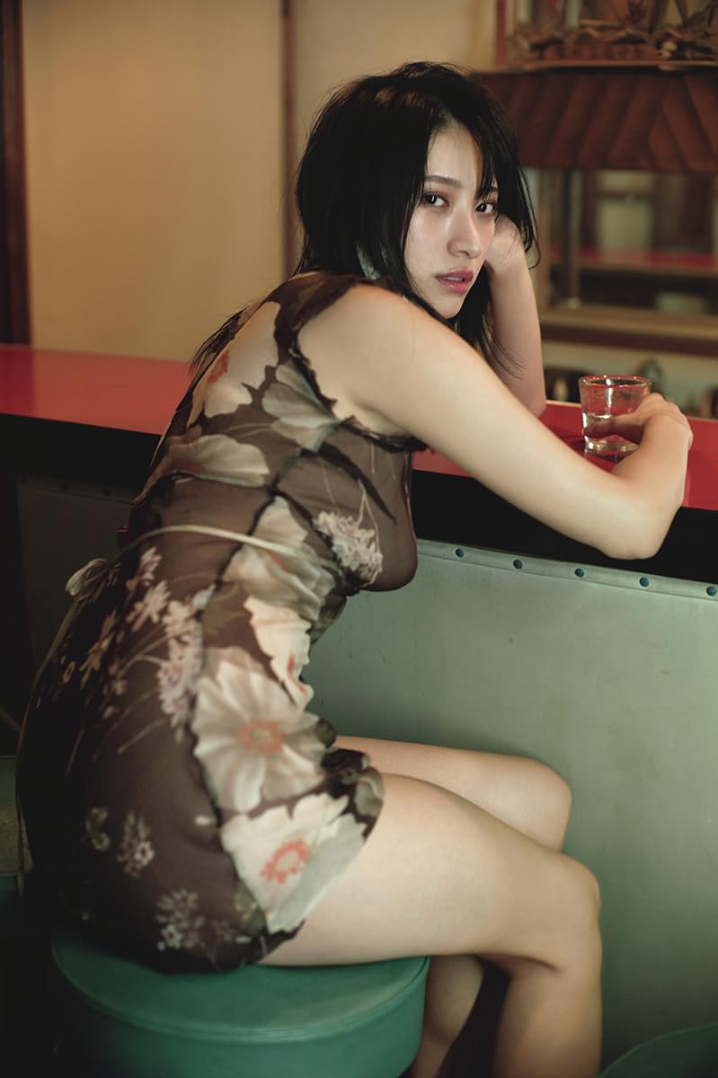 Yuka Someya Photo Book: Akai Album 2015-2025