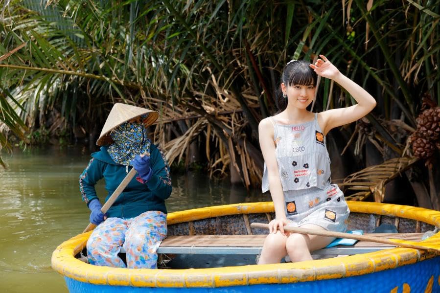 Aguri Onishi Photo Book "LONG VACATION"