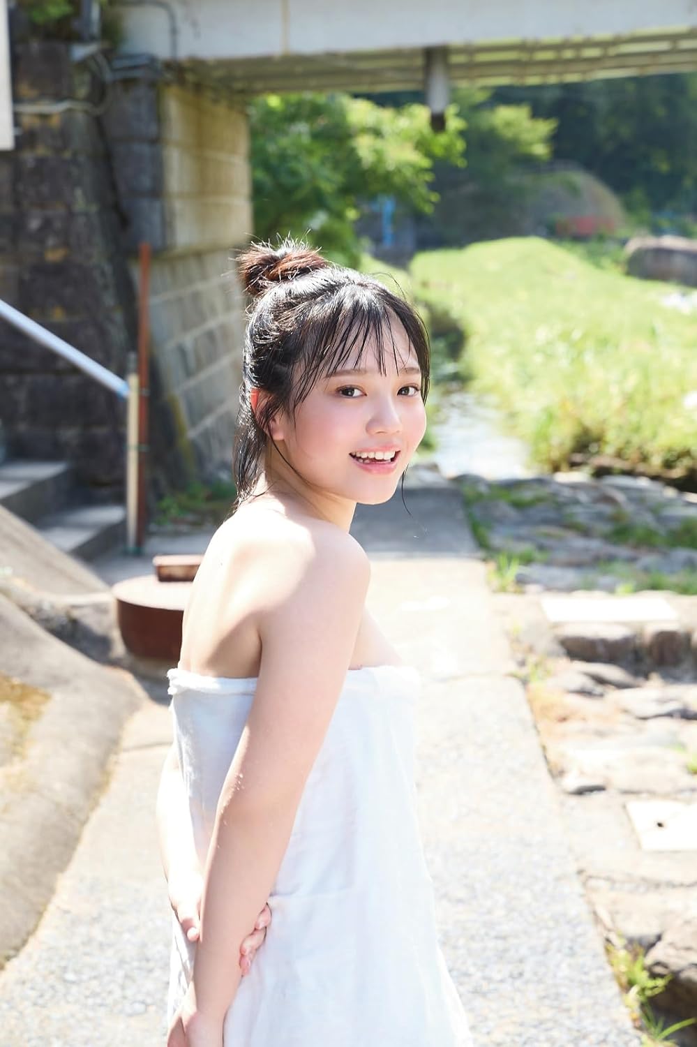 Suzu Suzuhara Photo Book "suzu no yume"