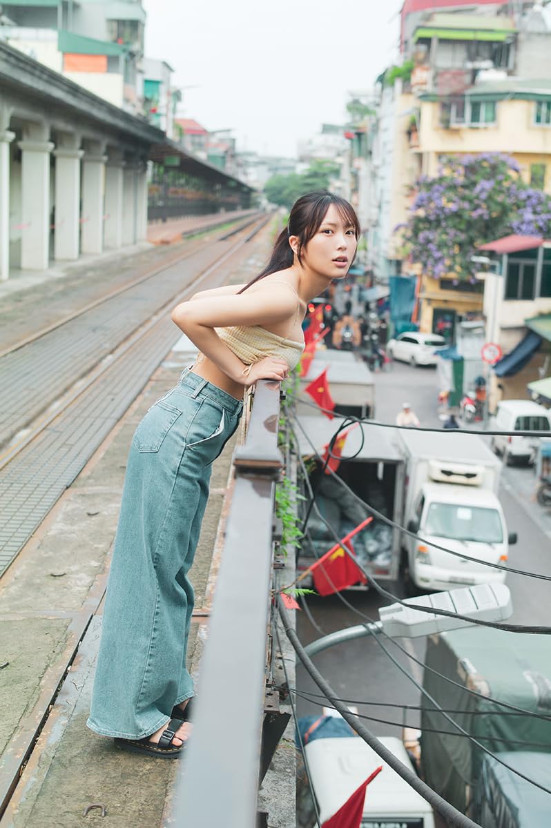 Jurii Aida 1st Photo Book "Natsu wa Jurii"