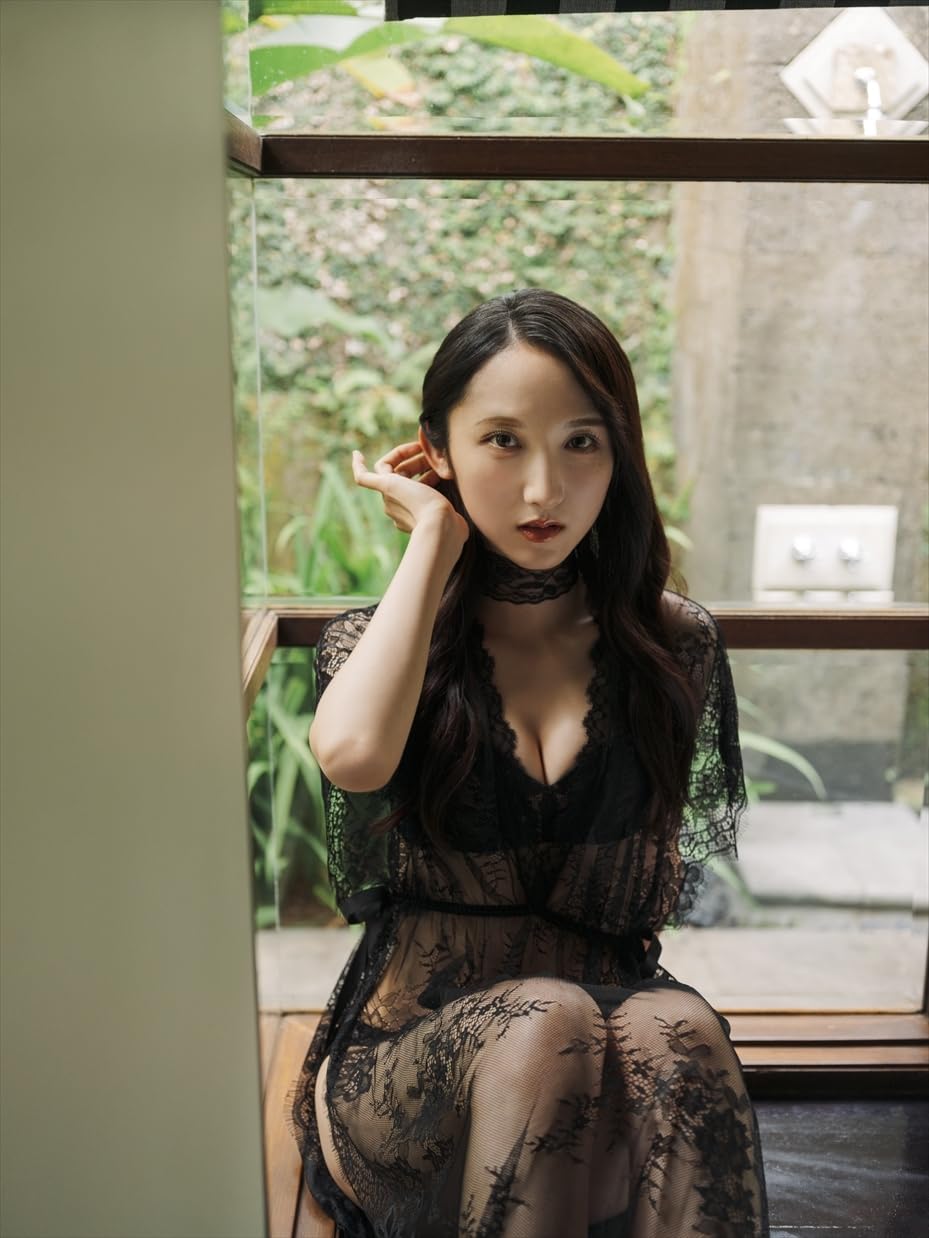Ayami Nagatomo 1st Photo Book "Yoteinai no Hitomi" / AKB48