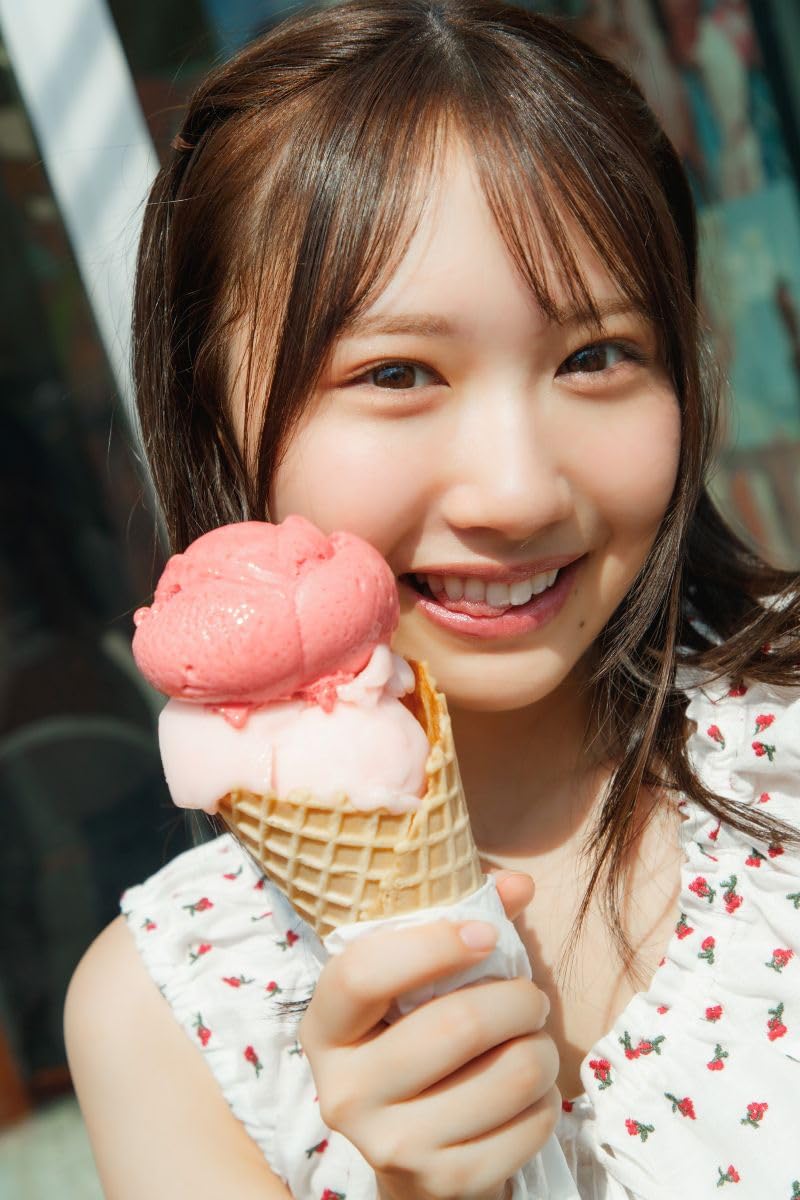 Kaho Fujishima (Hinatazaka46) 1st Photo Book "Kajitsu no Ayumi"