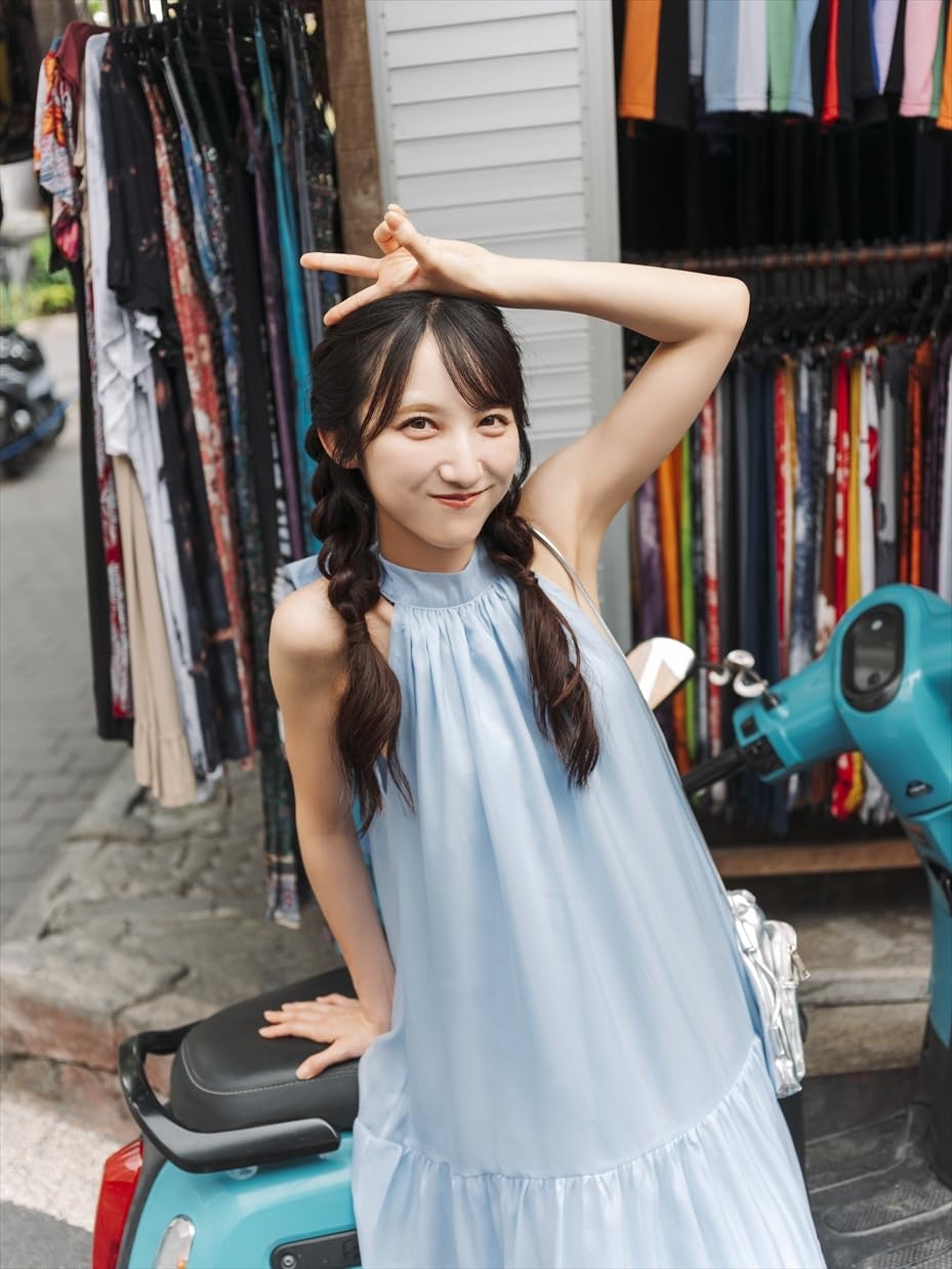 Ayami Nagatomo 1st Photo Book "Yoteinai no Hitomi" / AKB48