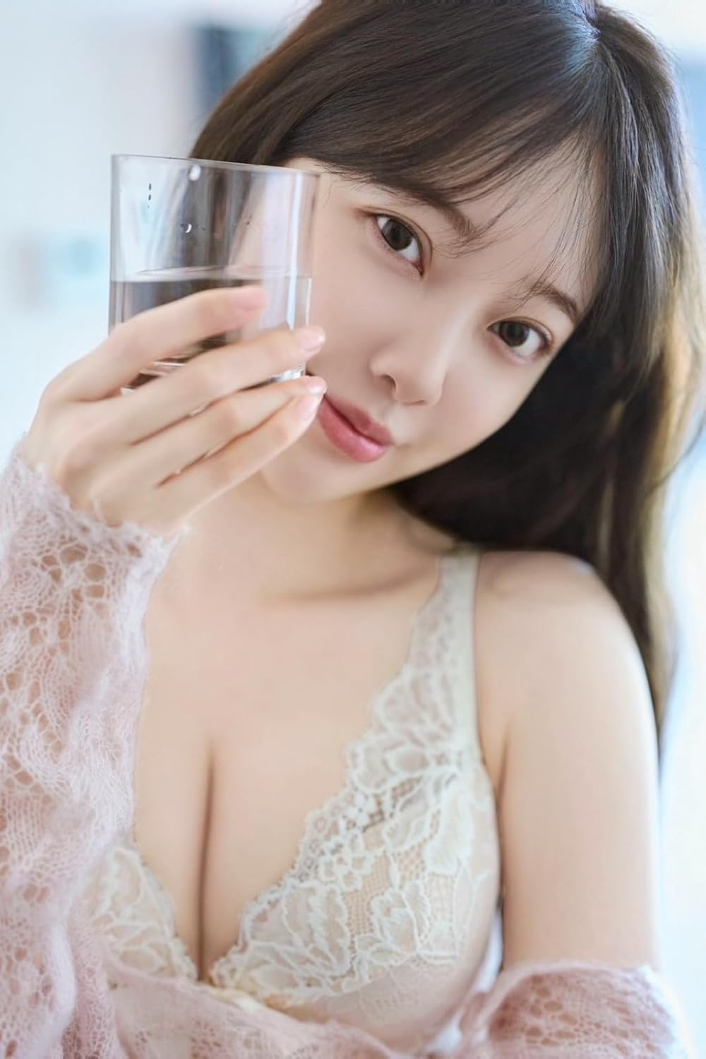 Miona Hori Photo Book "Shinku no Yoin"