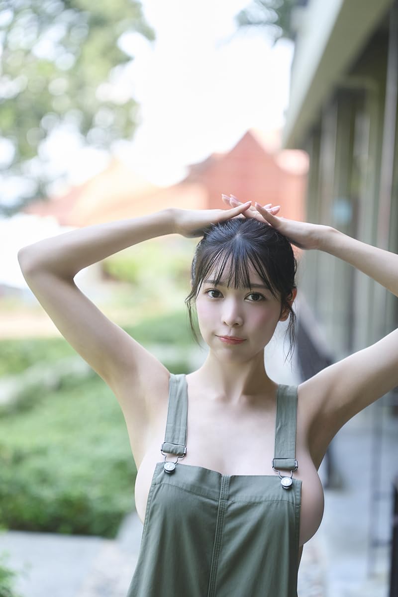 Nana Nanase 1st Photo Book "Mitsumete."