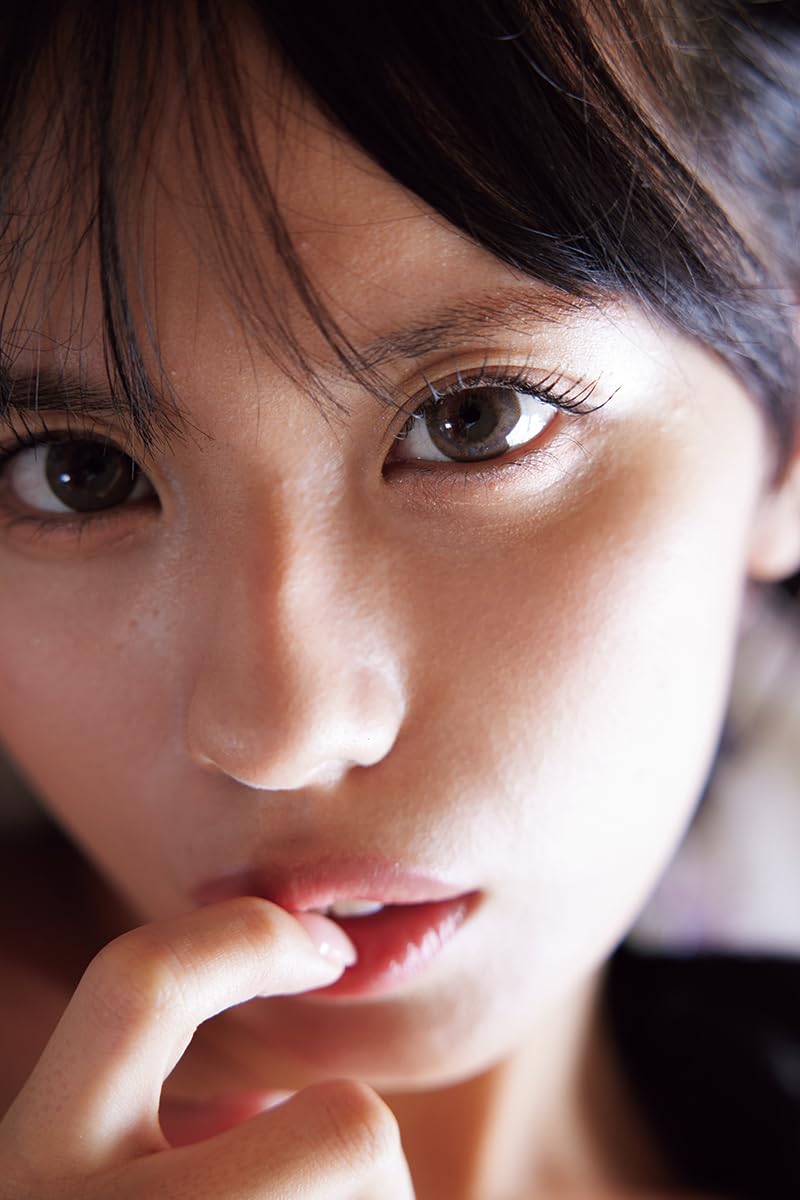 Airi Nagisa Photo Book "nagisairo ni tokeru"