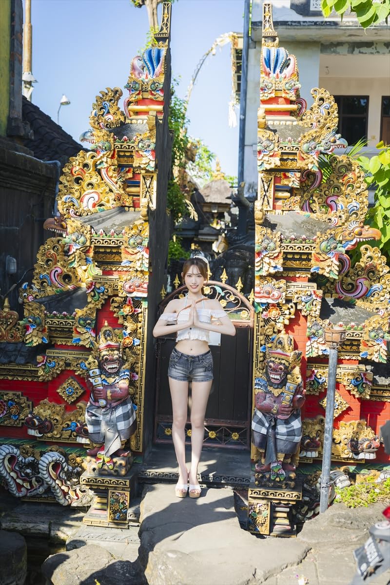 Karen Hara 1st Photo Book "Do Strike"