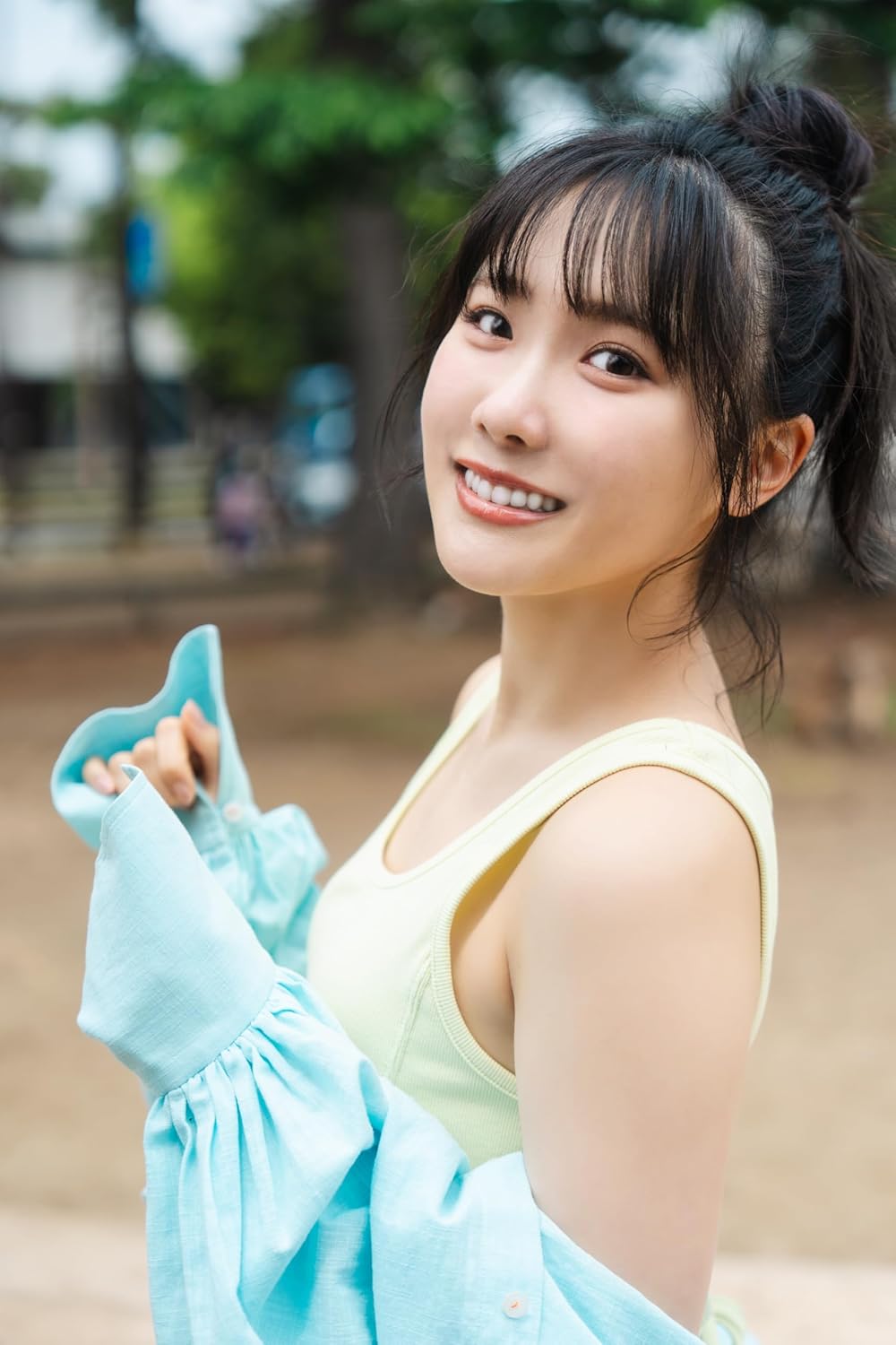 Sakura Sakakura 1st Photo Book Blooming