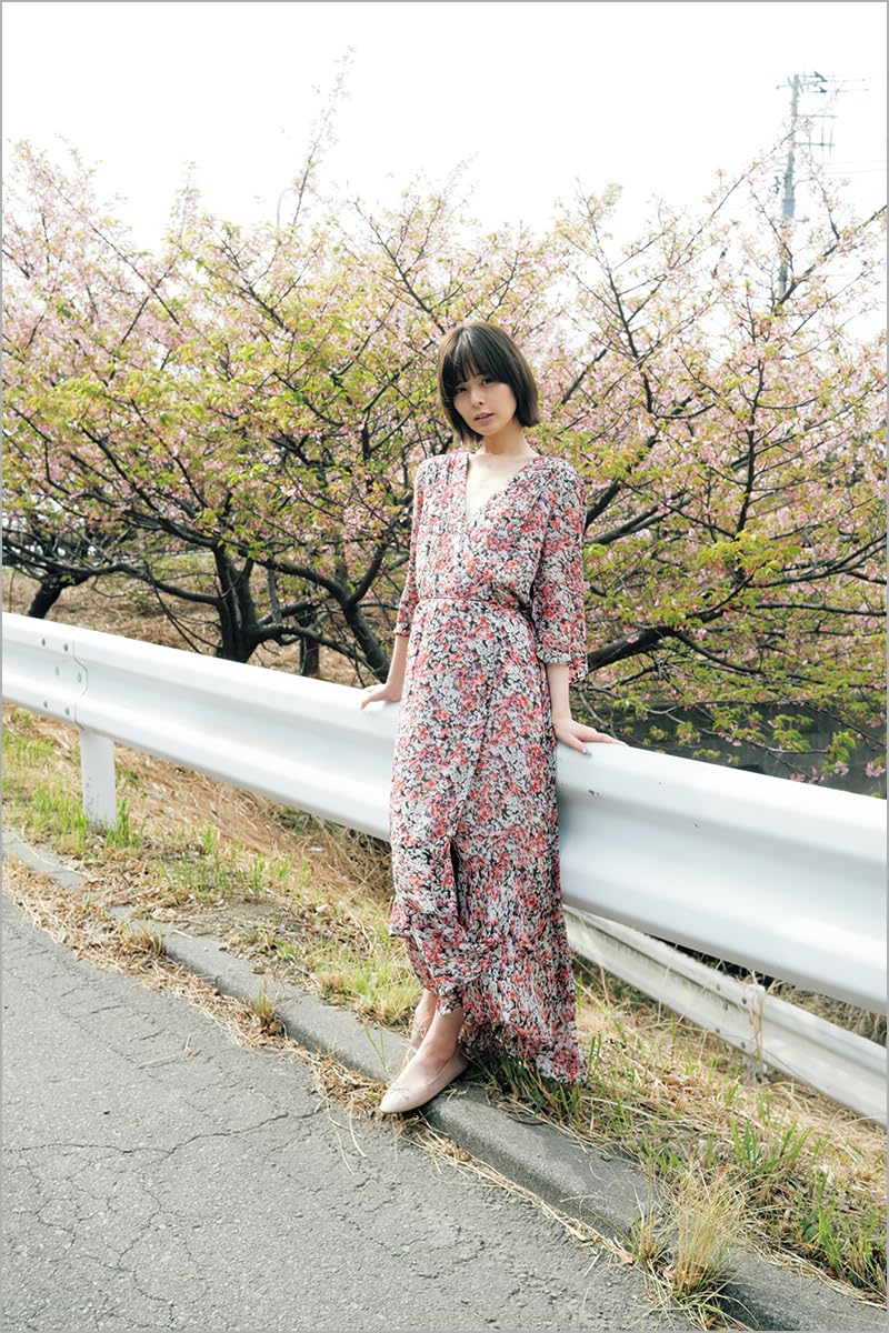 Runa Tsukino Photo Book "Tsuki ni Michite"