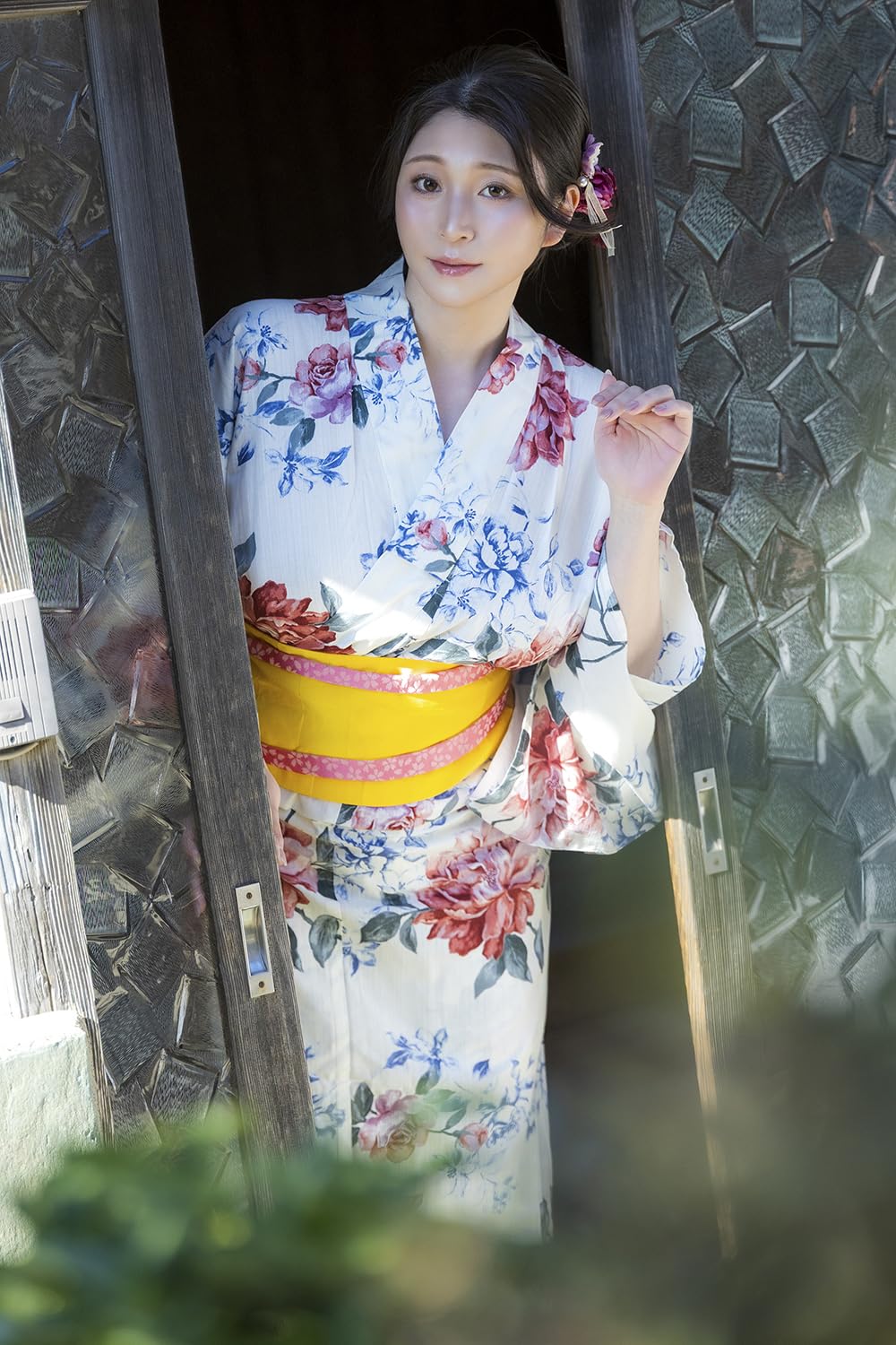 Mika Azuma 1st Photo Book "forbidden fruit"