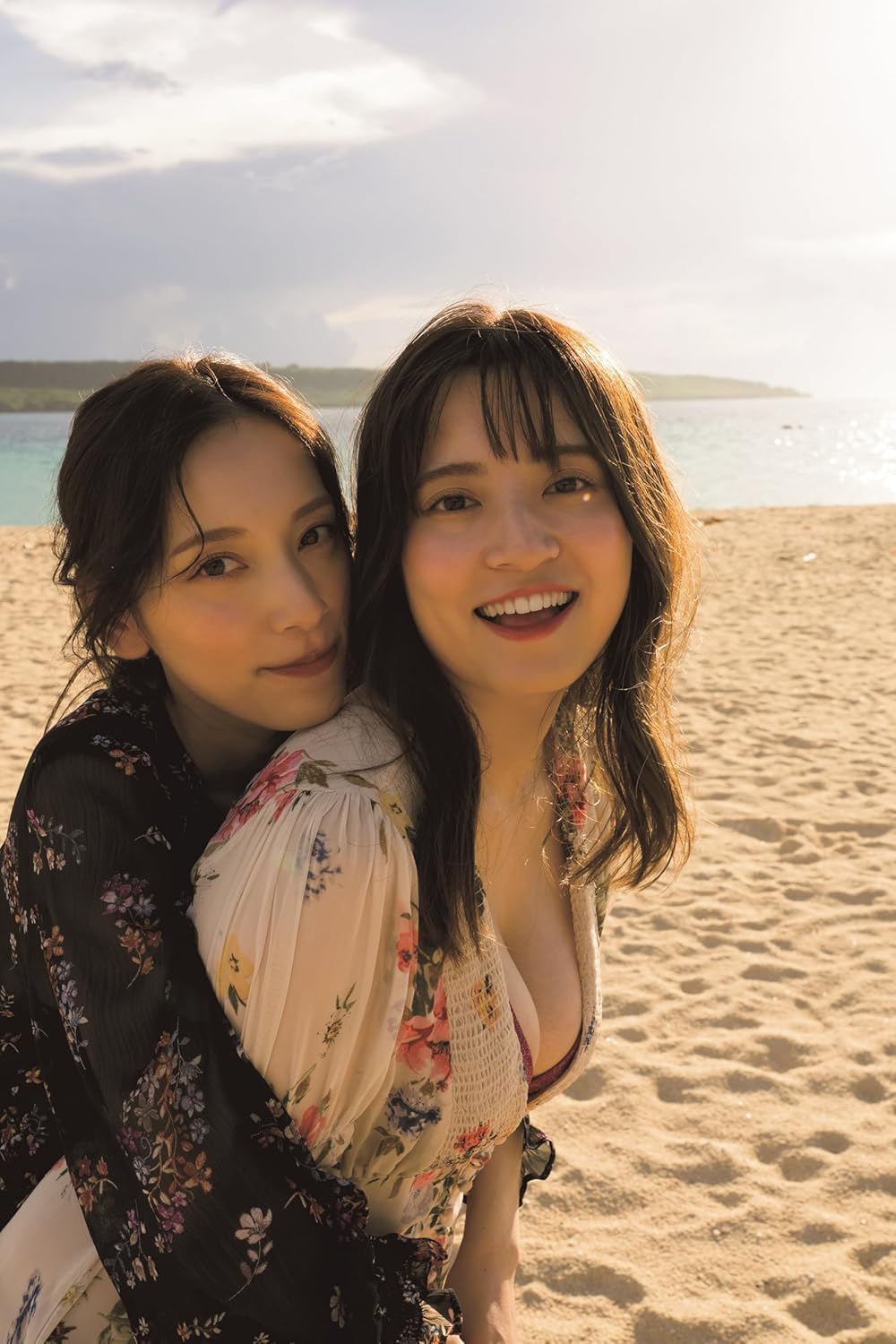 Sayaka Tomaru, Akari Tomaru Photo Book "tomaru to tomaru"