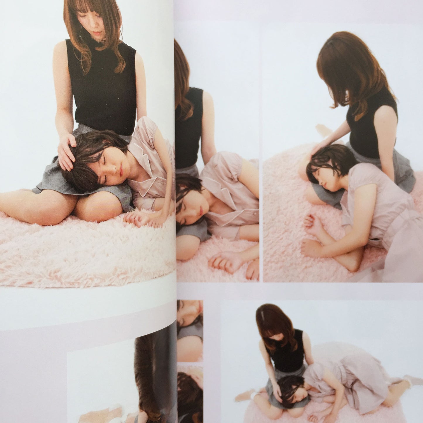 Yuri World, Girls Couple Pose Book
